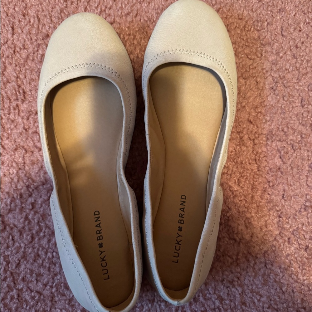 Lucky Brand Cream Ballet Flats Elegant Design